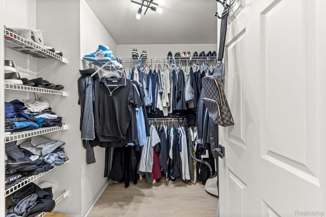 8140 N Pointe Court, Canton Charter Township, MI 48187