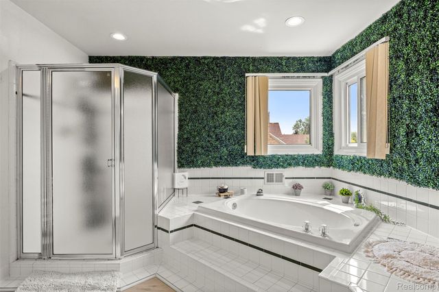 8140 N Pointe Court, Canton Charter Township, MI 48187