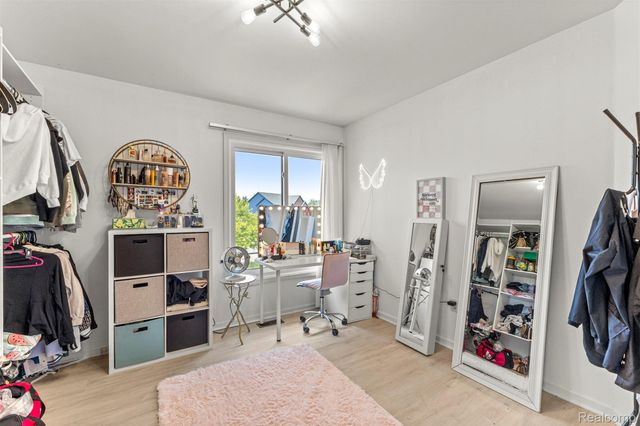 8140 N Pointe Court, Canton Charter Township, MI 48187