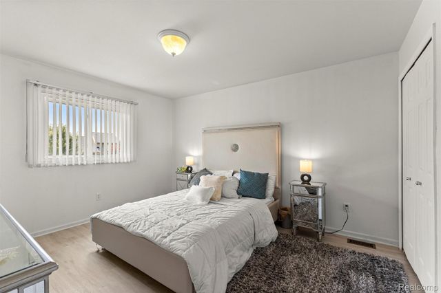 8140 N Pointe Court, Canton Charter Township, MI 48187