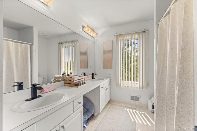 8140 N Pointe Court, Canton Charter Township, MI 48187