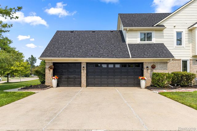 8140 N Pointe Court, Canton Charter Township, MI 48187