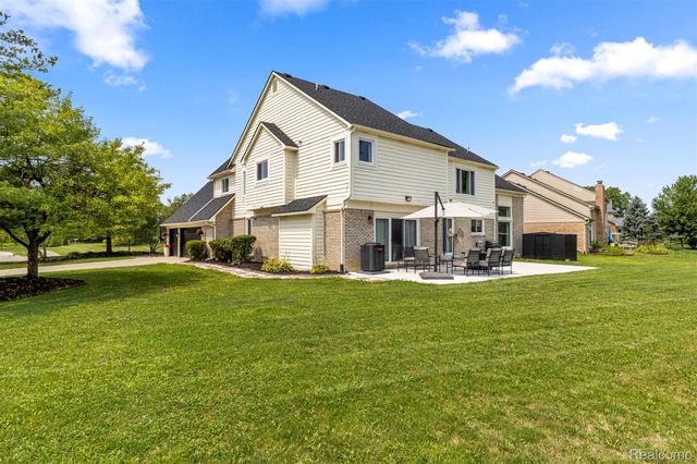 8140 N Pointe Court, Canton Charter Township, MI 48187