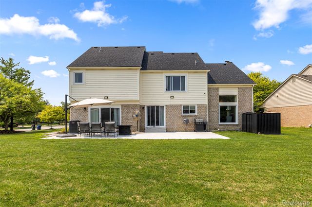 8140 N Pointe Court, Canton Charter Township, MI 48187