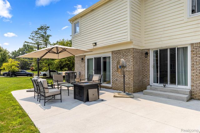 8140 N Pointe Court, Canton Charter Township, MI 48187