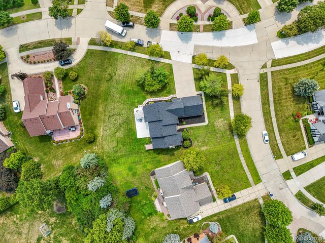 8140 N Pointe Court, Canton Charter Township, MI 48187