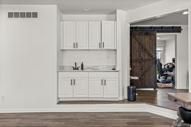 8140 N Pointe Court, Canton Charter Township, MI 48187