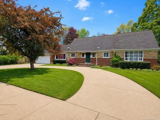18139 Avilla Boulevard, Lathrup Village, MI 48076