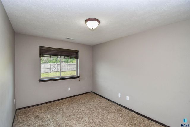 4413 S Tribbey Trl Trail, Sioux Falls, SD 57106