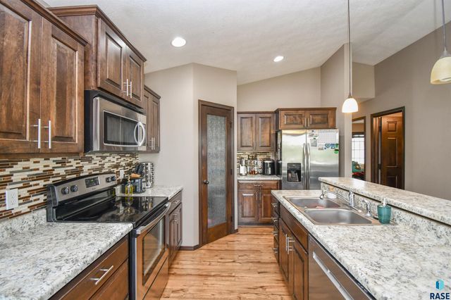 4413 S Tribbey Trl Trail, Sioux Falls, SD 57106