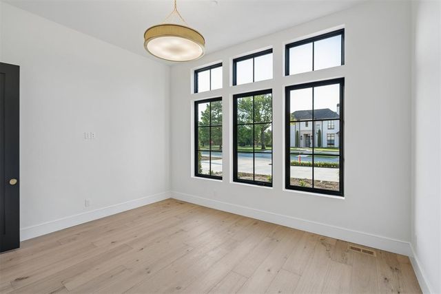1722 Huntington Avenue, Nichols Hills, OK 73116