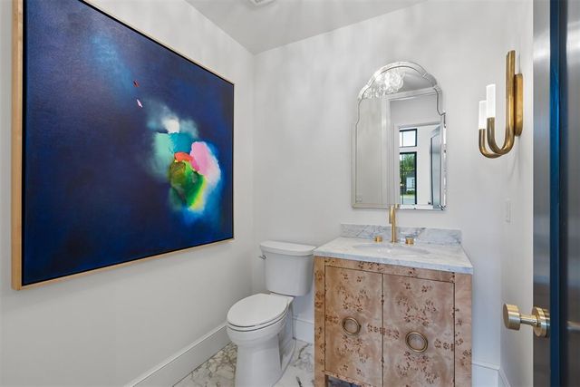 1722 Huntington Avenue, Nichols Hills, OK 73116