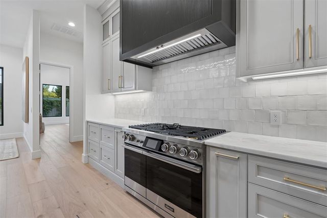 1722 Huntington Avenue, Nichols Hills, OK 73116