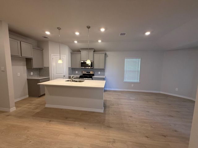 1225 Canton Dr, College Station, TX 77845