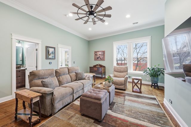 5962 N East Circle Avenue 7, Chicago, IL 60631