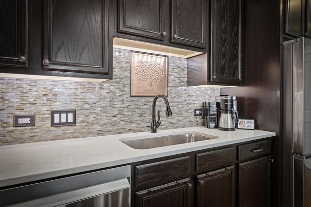 5962 N East Circle Avenue 7, Chicago, IL 60631