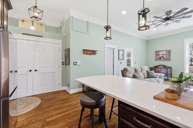 5962 N East Circle Avenue 7, Chicago, IL 60631