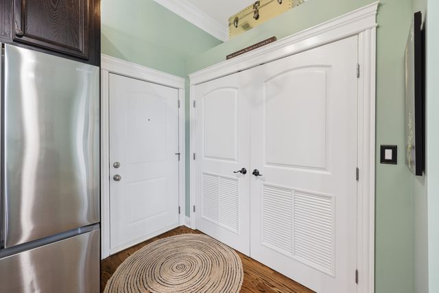 5962 N East Circle Avenue 7, Chicago, IL 60631