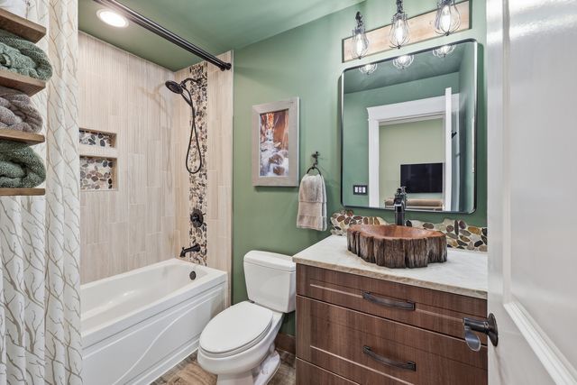 5962 N East Circle Avenue 7, Chicago, IL 60631