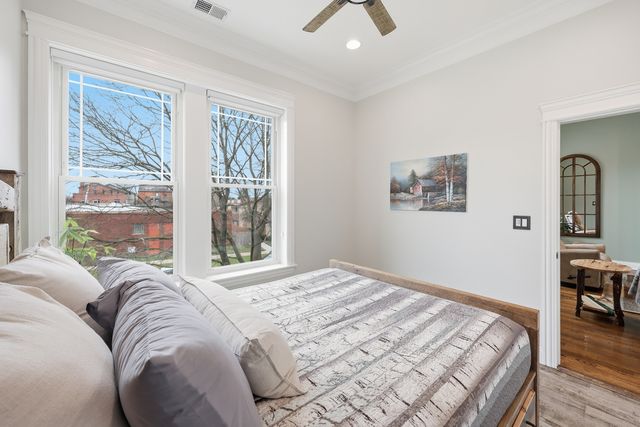 5962 N East Circle Avenue 7, Chicago, IL 60631