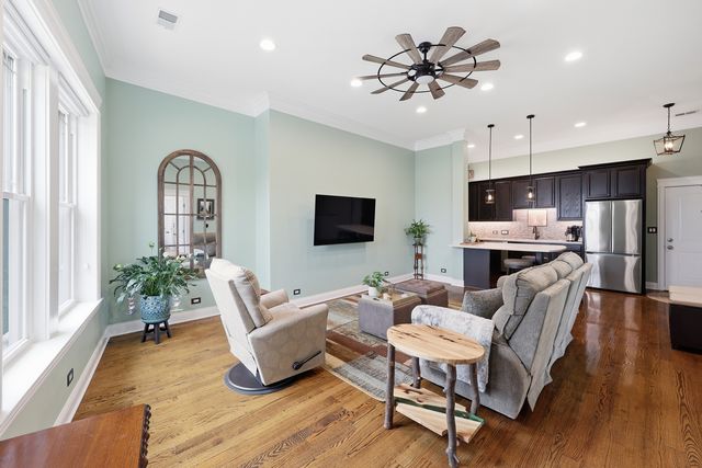 5962 N East Circle Avenue 7, Chicago, IL 60631