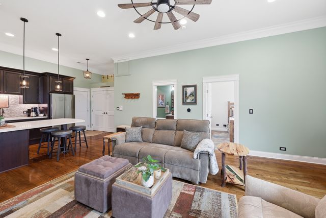 5962 N East Circle Avenue 7, Chicago, IL 60631