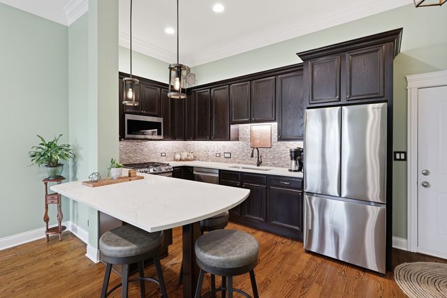 5962 N East Circle Avenue 7, Chicago, IL 60631