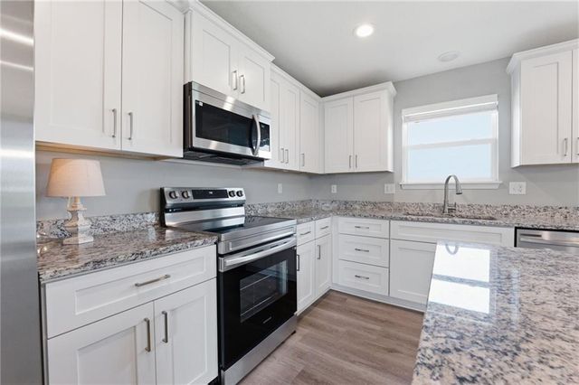 700 Summer Dawn Circle, Belton, MO 64012