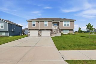 700 Summer Dawn Circle, Belton, MO 64012