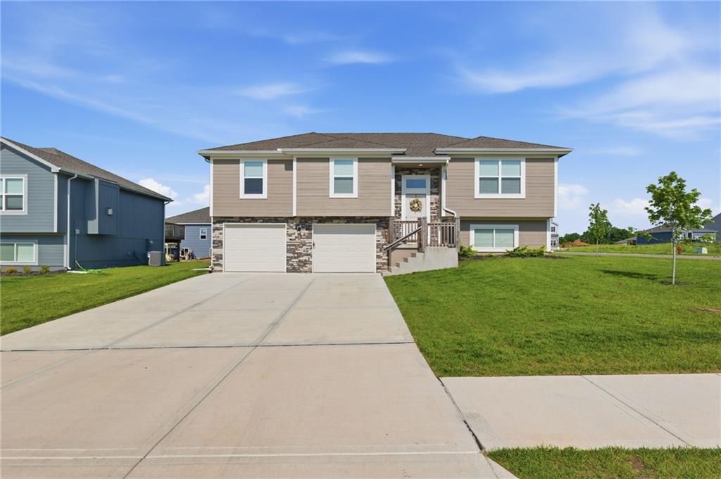 700 Summer Dawn Circle, Belton, MO 64012