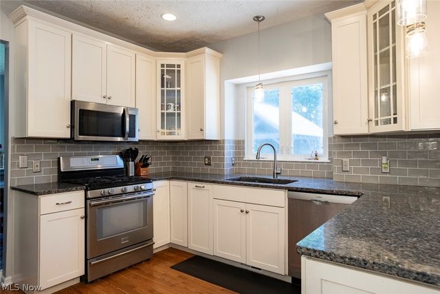 1060 Sugarhouse Lane, Medina, OH 44256