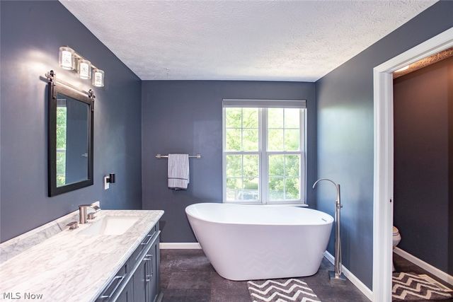1060 Sugarhouse Lane, Medina, OH 44256