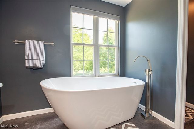 1060 Sugarhouse Lane, Medina, OH 44256