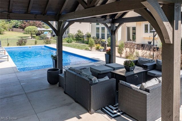 1060 Sugarhouse Lane, Medina, OH 44256