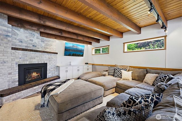33915 Tanwax Court E, Eatonville, WA 98328
