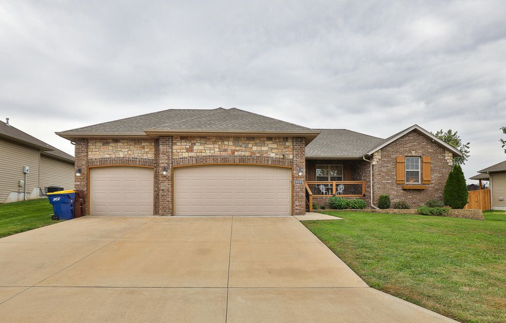 4834 Silo Hills Drive, Springfield, MO 65802
