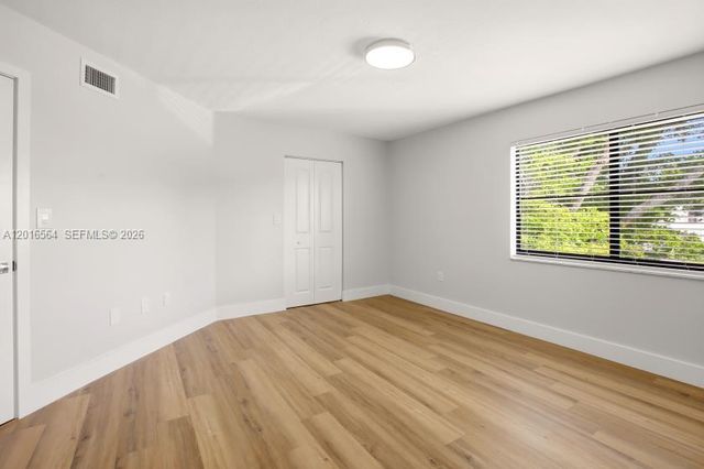 9425 Fontainebleau Blvd 202, Miami, FL 33172