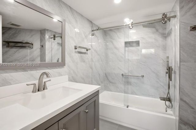 9425 Fontainebleau Blvd 202, Miami, FL 33172