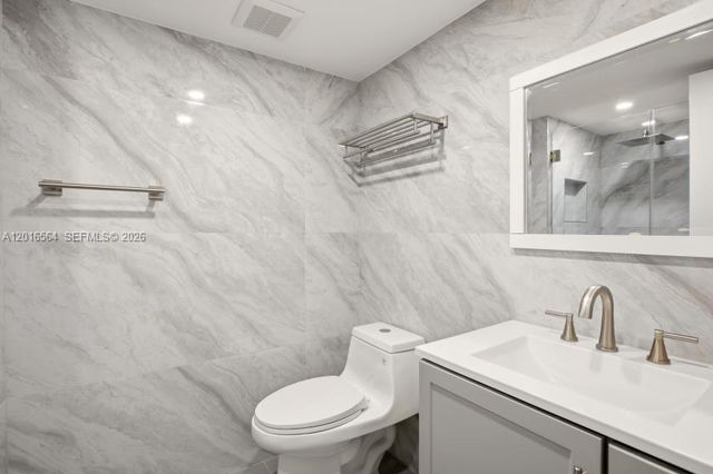 9425 Fontainebleau Blvd 202, Miami, FL 33172