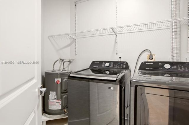 9425 Fontainebleau Blvd 202, Miami, FL 33172