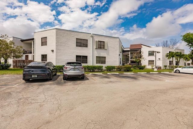9425 Fontainebleau Blvd 202, Miami, FL 33172