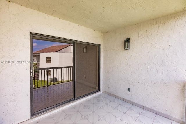 9425 Fontainebleau Blvd 202, Miami, FL 33172