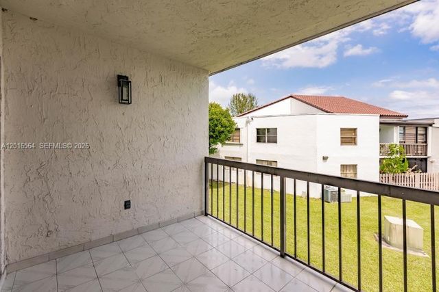 9425 Fontainebleau Blvd 202, Miami, FL 33172