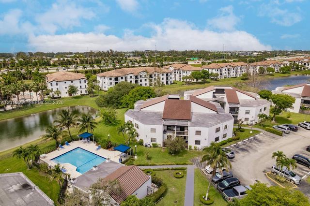 9425 Fontainebleau Blvd 202, Miami, FL 33172