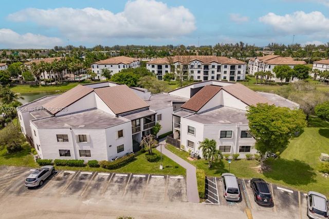 9425 Fontainebleau Blvd 202, Miami, FL 33172