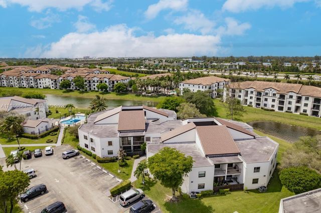 9425 Fontainebleau Blvd 202, Miami, FL 33172
