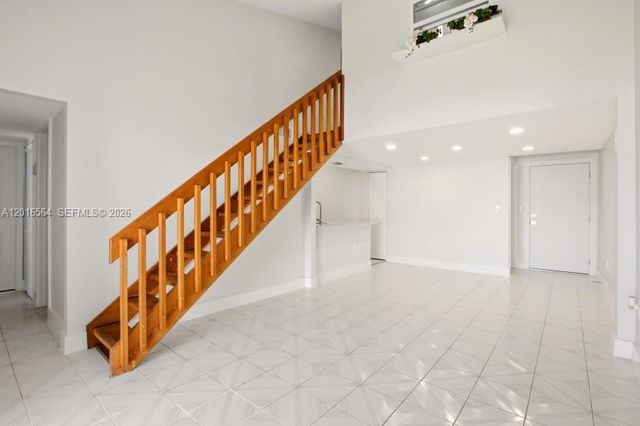 9425 Fontainebleau Blvd 202, Miami, FL 33172