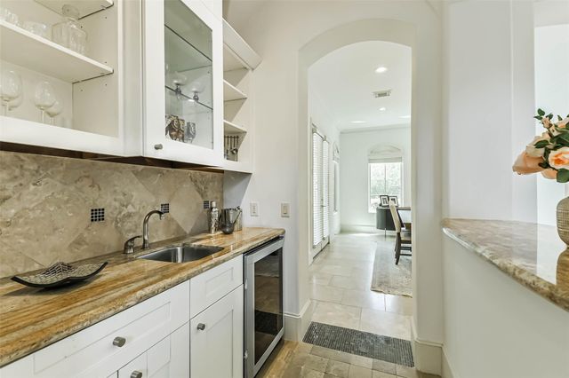 2502 Chimney Rock Road, Houston, TX 77056