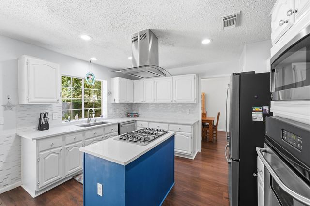 42 Fire Flicker Place, The Woodlands, TX 77381