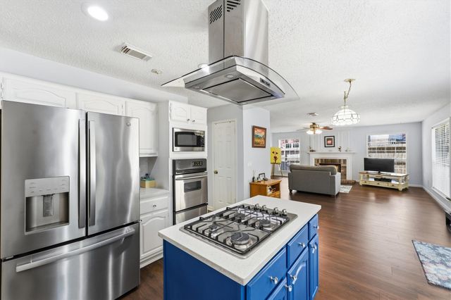 42 Fire Flicker Place, The Woodlands, TX 77381